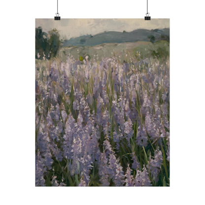 Póster vertical de campo de lavanda, arte mural botánico, decoración natural, estética del hogar, regalo para amantes de la jardinería.